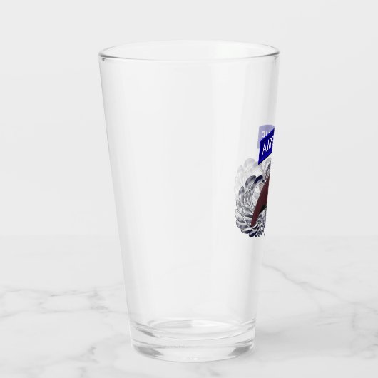 Im Flugzeug Beret & Jump Wings Glas (Rechts)