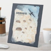 Im Flugzeug die feinsten Fallschirmjäger springen  Sockelschild (In Situ)