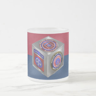 im Flugzeug Division Colors Steel Cube Mattglastasse