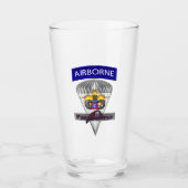 Im Flugzeug Fallschirmjäger Beret & Flaming Wings Glas (Vorderseite)