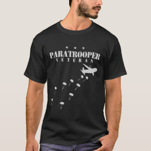 Im Flugzeug Fallschirmjäger-Infanterieabteilung T- T-Shirt