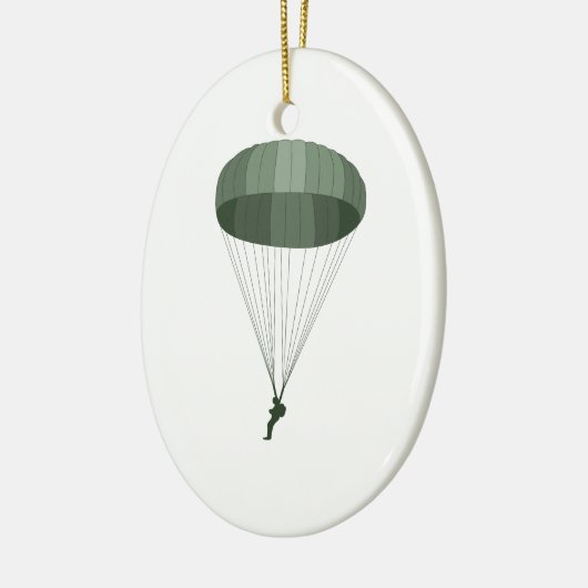 Im Flugzeug Fallschirmjäger Keramikornament (Links)