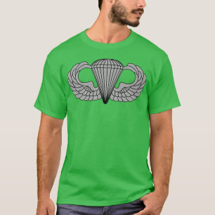 Im Flugzeug Flügel Parachutist Abzeichen (vorne) & T-Shirt