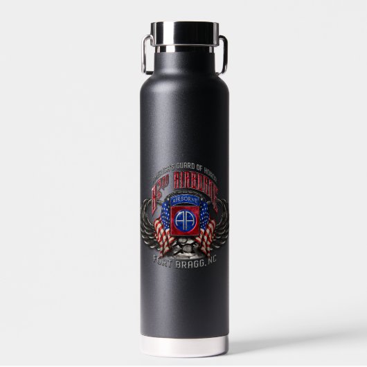 im Flugzeug Fort Bragg Black 22 oz Flasche (Vorne)