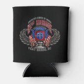 im Flugzeug Fort Bragg Black Can Cooler Dosenkühler (Vorderseite)