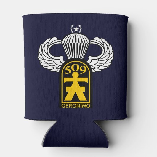 im Flugzeug mit Jump Wings Dosenkühler (Rückseite)