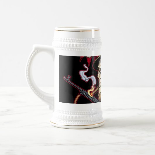 Im Flugzeug oder Marinefallschirmjäger-Schädel mit Bierglas (Links)