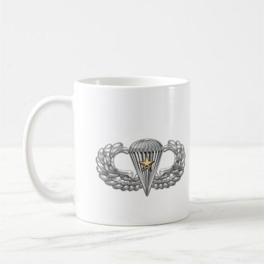 Im Flugzeug Parachutist mit Combat Star Kaffeetasse (Links)