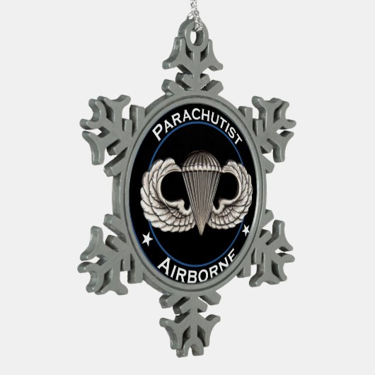 Im Flugzeug Parachutist Schneeflocken Zinn-Ornament (Links)