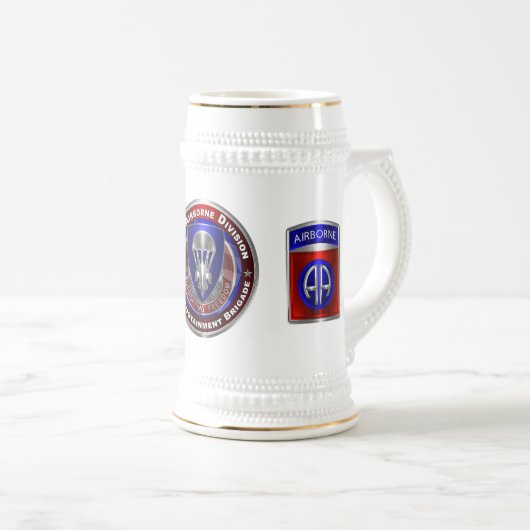 Im Flugzeug Rang 82   Bierglas (VorderseiteRechts)