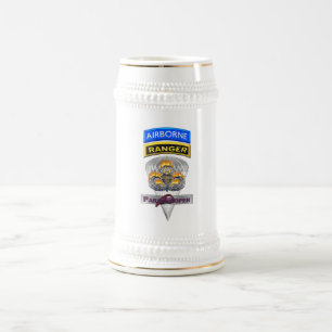 Im Flugzeug Ranger Master Flaming Parachutist Flüg Bierglas