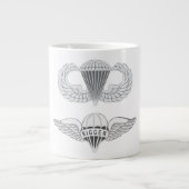 Im Flugzeug Rigger Jumbo-Tasse (Vorderseite)