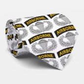 Im Flugzeug Sprungflüge mit Im Flugzeug Tab Krawatte (Gerollt)