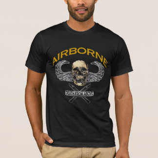 Im Flugzeug T-Shirt