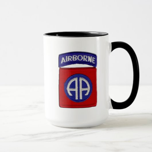 Im Flugzeug Tasse der Armee-82. (Rechts)