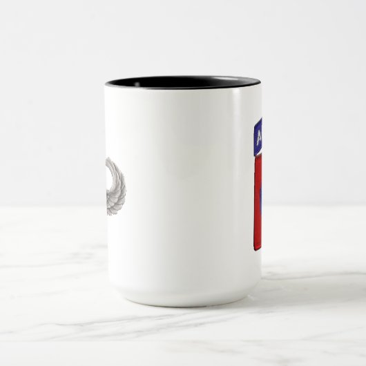 Im Flugzeug Tasse der Armee-82. (Zentrum)