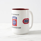 im Flugzeug Tasse der Headquarters-82D (VorderseiteRechts)