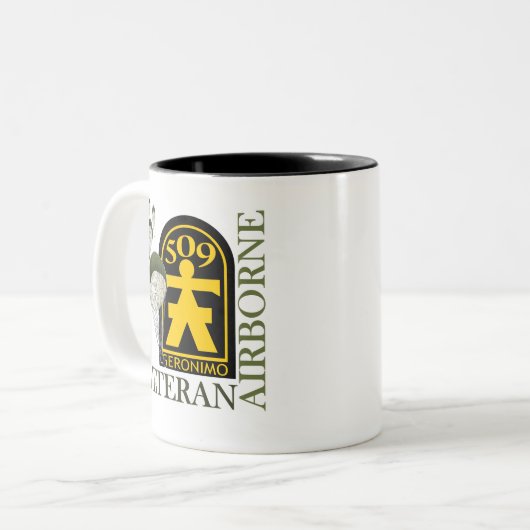 Im Flugzeug Veteran - 509. PIR Zweifarbige Tasse (Vorderseite Links)