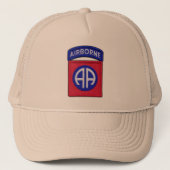 im Flugzeug Veteranen der 82. Division Vets Hat Truckerkappe (Vorderseite)
