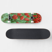 Im Frühling blüht das Tulip-Feld. Skateboard (Horizontal)