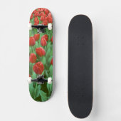 Im Frühling blüht das Tulip-Feld. Skateboard (Vorderseite)