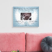 Im Gedächtnis des Verlustes Baby Canvas Print Leinwanddruck (Insitu (Wohnzimmer))