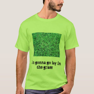Im gehend zu gehen lagen im Gras T-Shirt