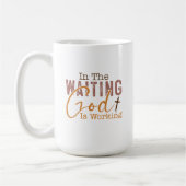 Im gewartet Gott arbeitet Christliches Zitat Kaffeetasse (Links)