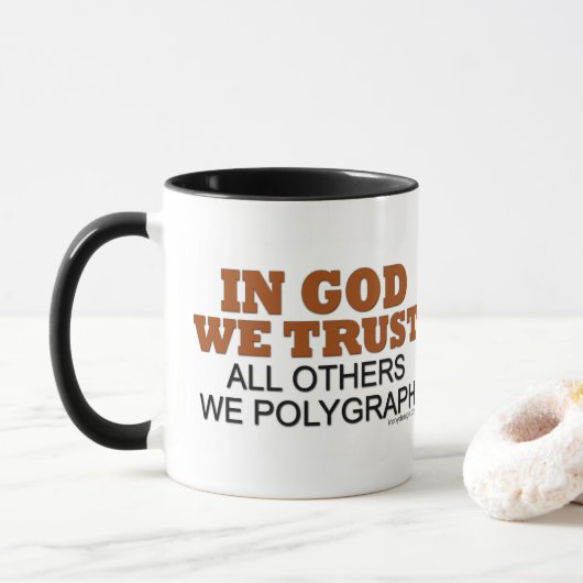 Im Gott vertrauen wir. Alle andere wir Polygraph! Tasse (Mit Donut)