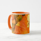 Im Herbst bleibt die dekorierte Tasse für warme Ge (Vorderseite Links)