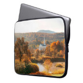 Im Herbst wird der Morgen mit farbenfrohen Blätter Laptopschutzhülle (Vorderseite Links)