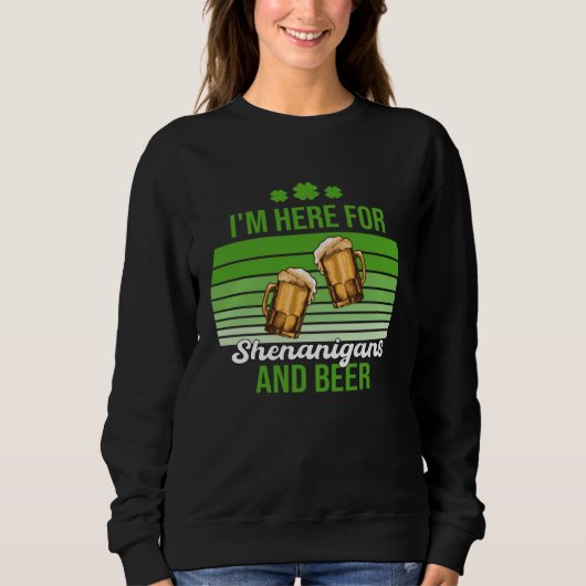 I'm Here for Shenanigans and Beer St Patrick's Day Sweatshirt (Vorderseite)