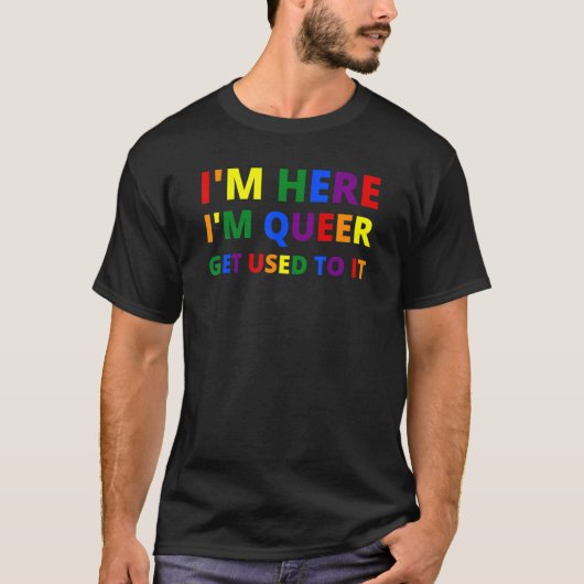 I'm Here I'm Queer Pride LGBT Rainbow Flag Heart U T-Shirt (Vorderseite)