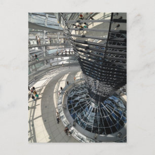 Im Inneren der Glaskuppel des Reichstags-Gebäude. Postkarte
