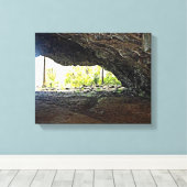 Im Inneren des Höhlenes Foto, das als Leinwanddruck (Insitu (Holzboden))