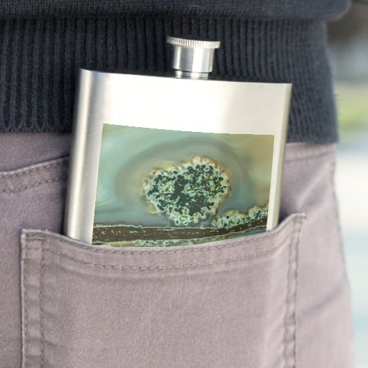 Im Inneren eines halb wertvollen Steins Flachmann (Beispiel)