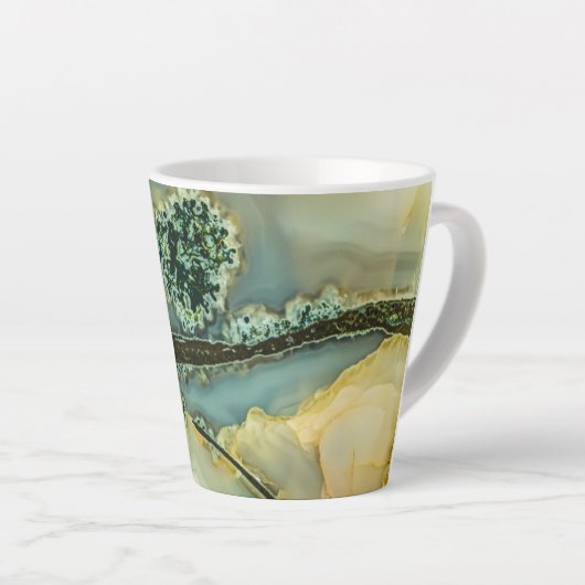 Im Inneren eines halb wertvollen Steins Milchtasse (Rechte Ecke)