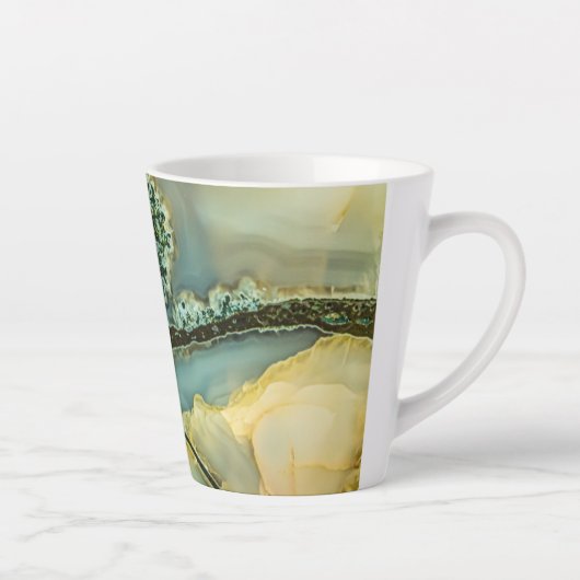 Im Inneren eines halb wertvollen Steins Milchtasse (Rechts)