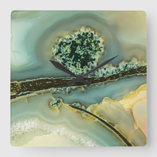 Im Inneren eines halb wertvollen Steins Quadratische Wanduhr (Vorderseite)