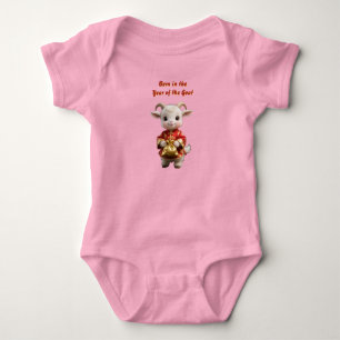 Im Jahr des Ziegen-Mädchen-Bodysuit geboren Baby Strampler