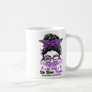 Im Juni tragen wir eine Lila Heimerheimer-Bewussts Kaffeetasse