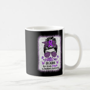 Im Juni tragen wir eine Lila Heimerheimer-Bewussts Kaffeetasse