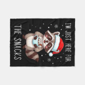 I'm Just Here For The Snacks Christmas Raccoon  Fleecedecke (Vorderseite (Horizontal))