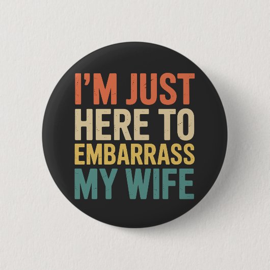 I'm Just Here To Embarrass My Wife Funny Husband  Button (Vorderseite)