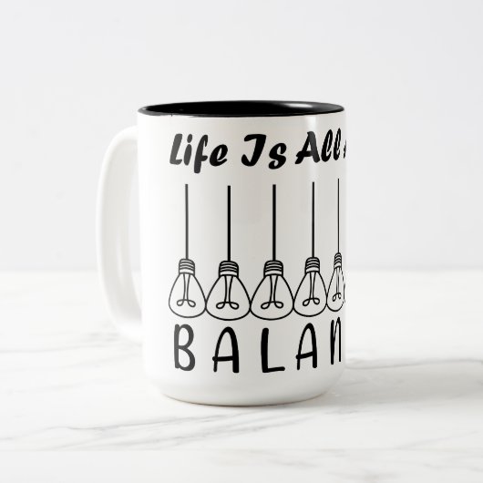 Im Leben geht es um die Balance motivierend Inspir Zweifarbige Tasse (Vorderseite Links)