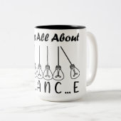 Im Leben geht es um die Balance motivierend Inspir Zweifarbige Tasse (VorderseiteRechts)