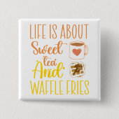 Im Leben geht es um süßen Tee und Waffelfriede. Button (Vorderseite)