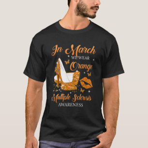 Im März Orangen-High-Heels mit mehreren Scl tragen T-Shirt