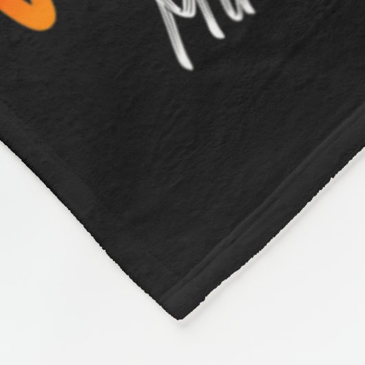 Im März sitzen wir am LKW und tragen Orange Fleecedecke (Ecke)