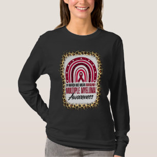 Im März tragen Sie Burgundrot für das Multiple-Mye T-Shirt